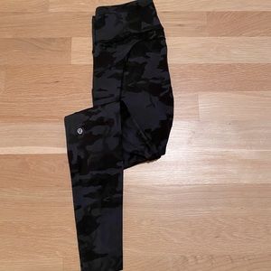 Lululemon Fast and Free High-RiseTight 28” Size 6 Camo